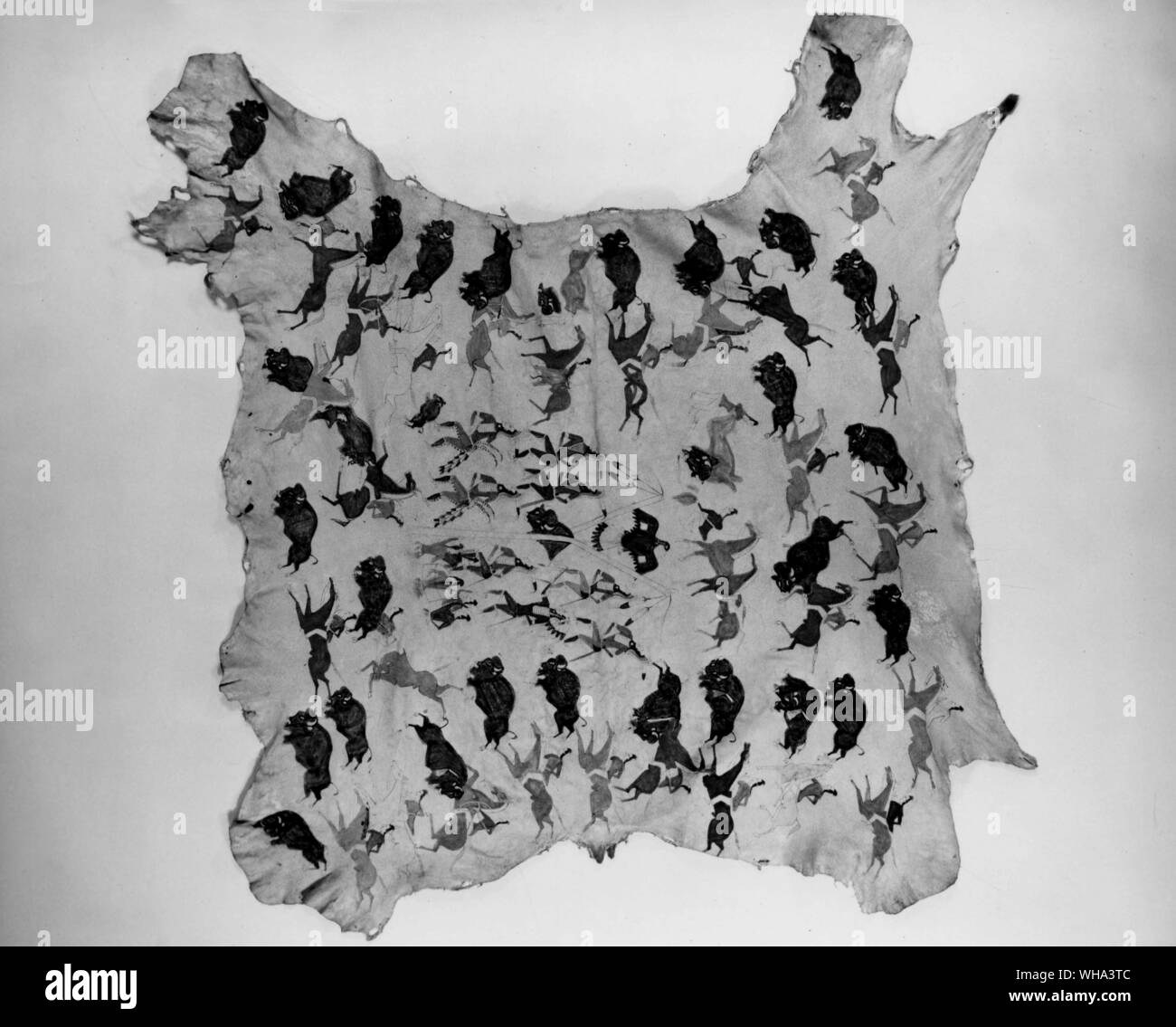 Amerikanische Indianer: Elk Haut mit Bemalung, die eine Sun Dance. 49 x 57. Shoshani, Nevada. Stockfoto