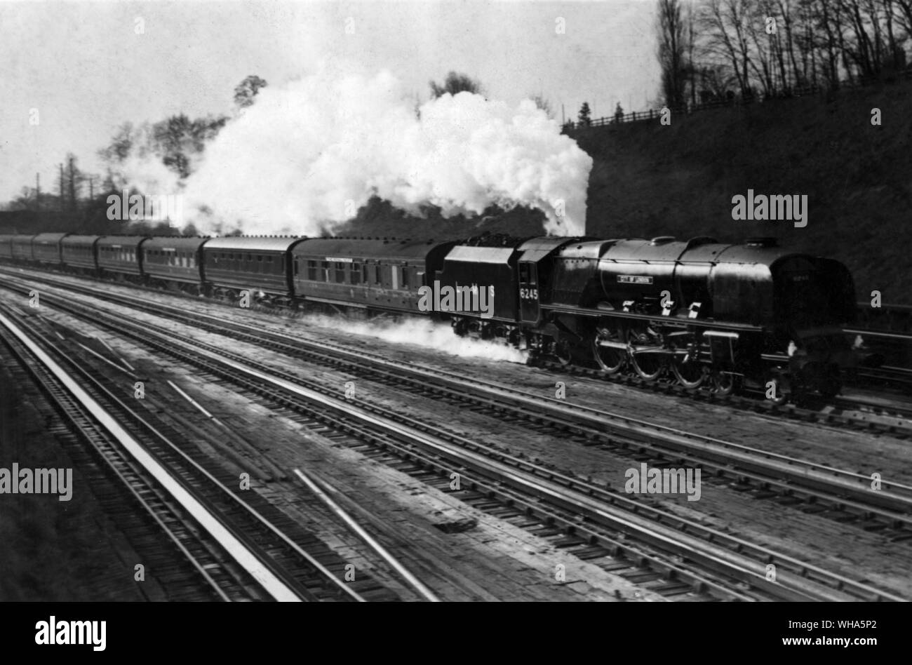Im Royal Scot von Lok "City of London" an Geschwindigkeit Bushey Hertfordshire gezeichnet. 16. Februar 1948 Stockfoto