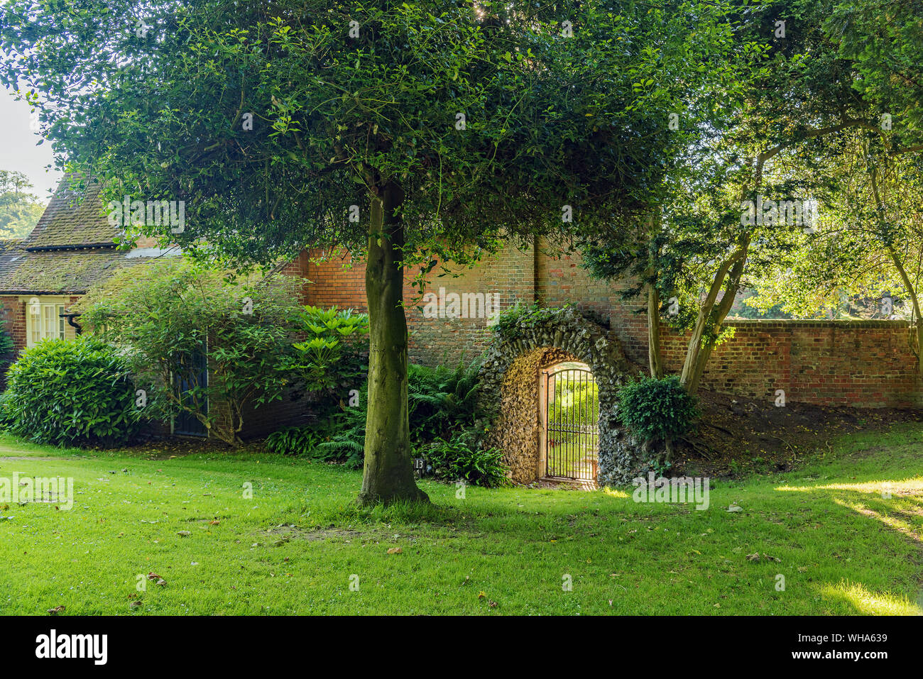 Eingang zum Garten aus altem Stein - Cobham Hall, U.K. Stockfoto
