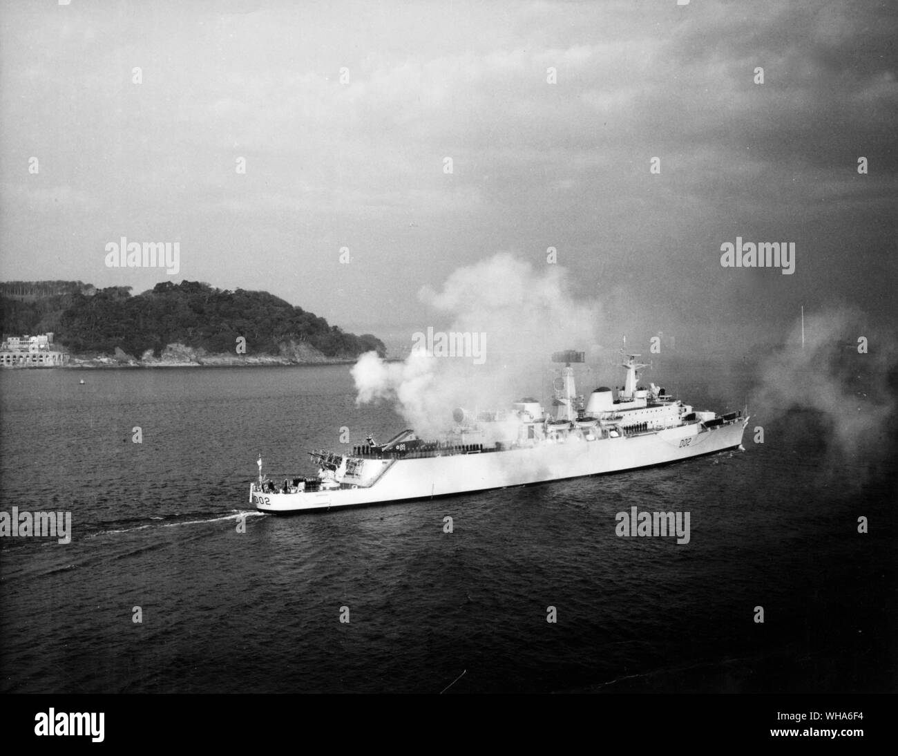 HMS Devonshire feuern begrüßt. November 1962 Stockfoto