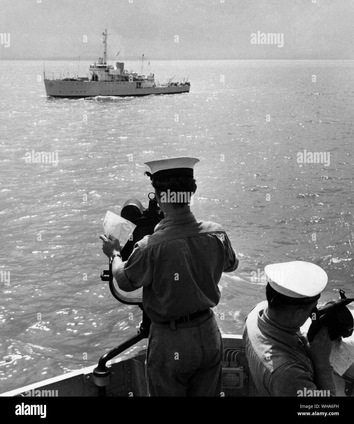 Excercise Kastagnetten beweist den Erfolg der Anti-U-Boot Schiffe und Bedarf für kleine Handwerksbetriebe. Zugführern der HMS Relentless anti-u-Boot fregatte vor kurzem konvertiert von einem Zerstörer. Stockfoto