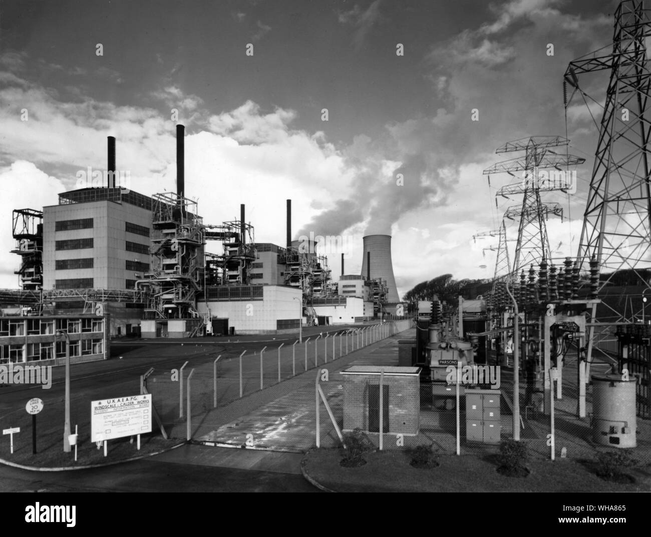 Calder Hall Kernkraftwerk. Erste Kraftwerk Strom auf einer vollen kommerziellen Maßstab von der Königin am 17. Oktober 1956 geöffnet zu produzieren. November 1961 Stockfoto