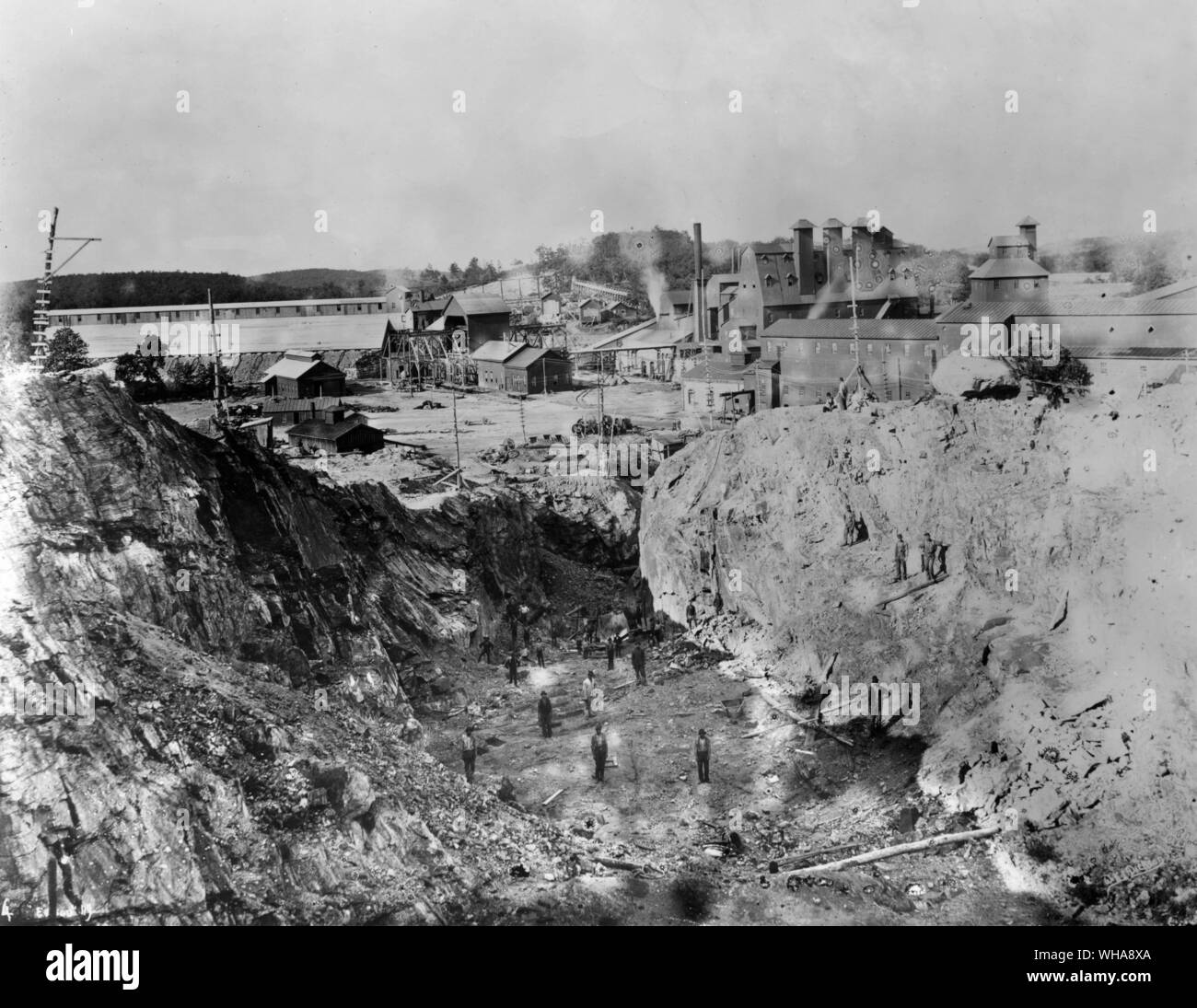 Steinbruch mit Lager Haus auf der rechten Seite in Edison, New Jersey und Pennsylvania konzentriert arbeitet. Stockfoto