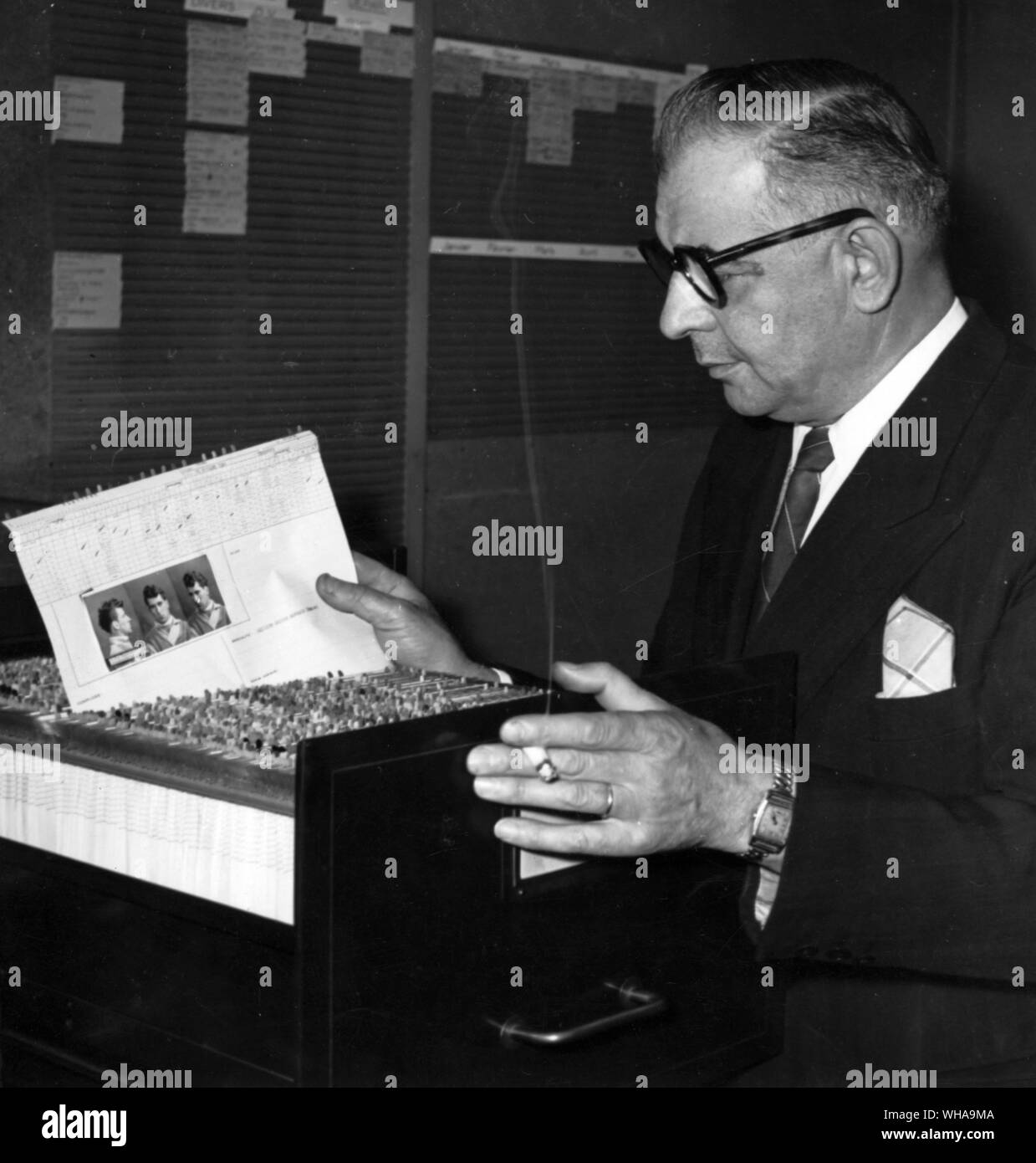 Interpol-Index für die Identifikation von Personen durch einige Details ihrer Erscheinung Stockfoto
