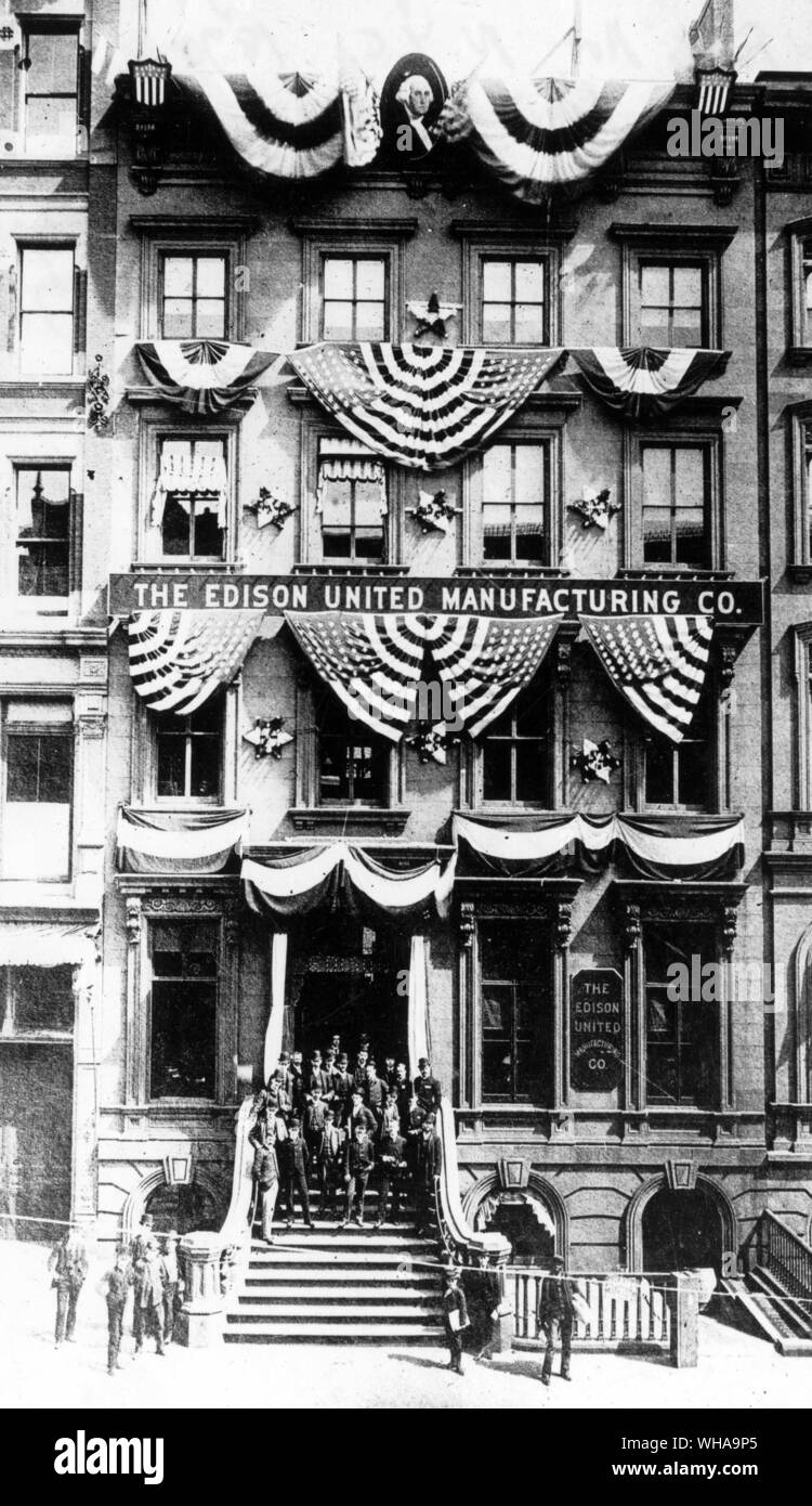 Das Edison United Manufacturing Company. 65 5th Avenue in New York City. Tag der Unabhängigkeit c 1890. . Edison, Thomas Alva (der Zauberer von Menlo Park) US-Erfinder; geöffnet Forschungslabor in Menlo Park, New Jersey 1876 (nach West Orange, New Jersey 1887 verschoben); erfundenen Phonographen (1. gezeigt, 1877); erfunden Glühlampen elektrisches Licht 1879; erfunden kinetograph Kamera und kinetoscope Motion-Picture Viewer (patentiert 1891) 1847-1931. . . . . Stockfoto