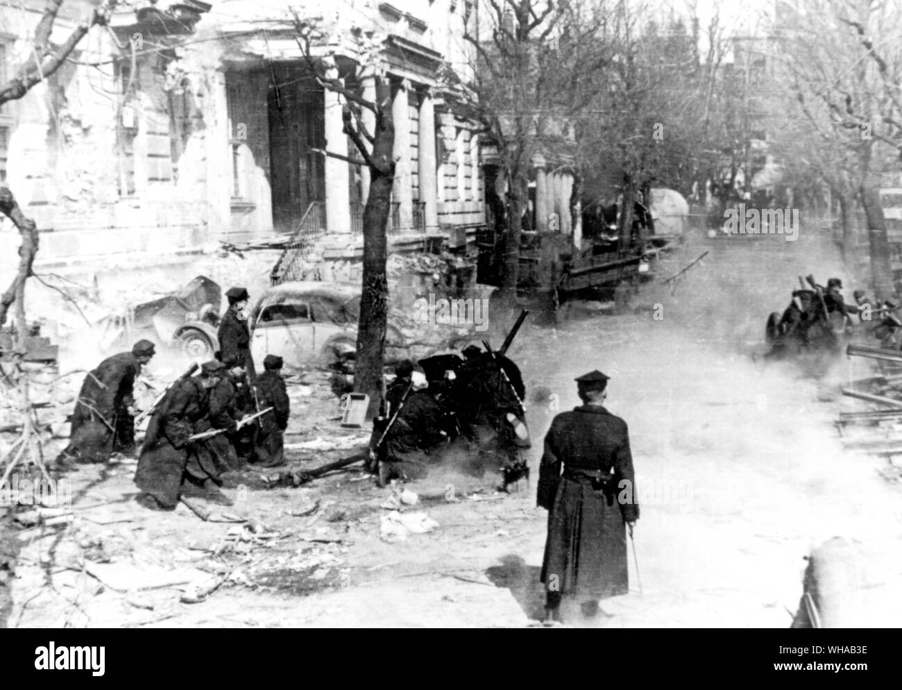 WW2: Straße im Kampf gegen die Deutschen. Stockfoto