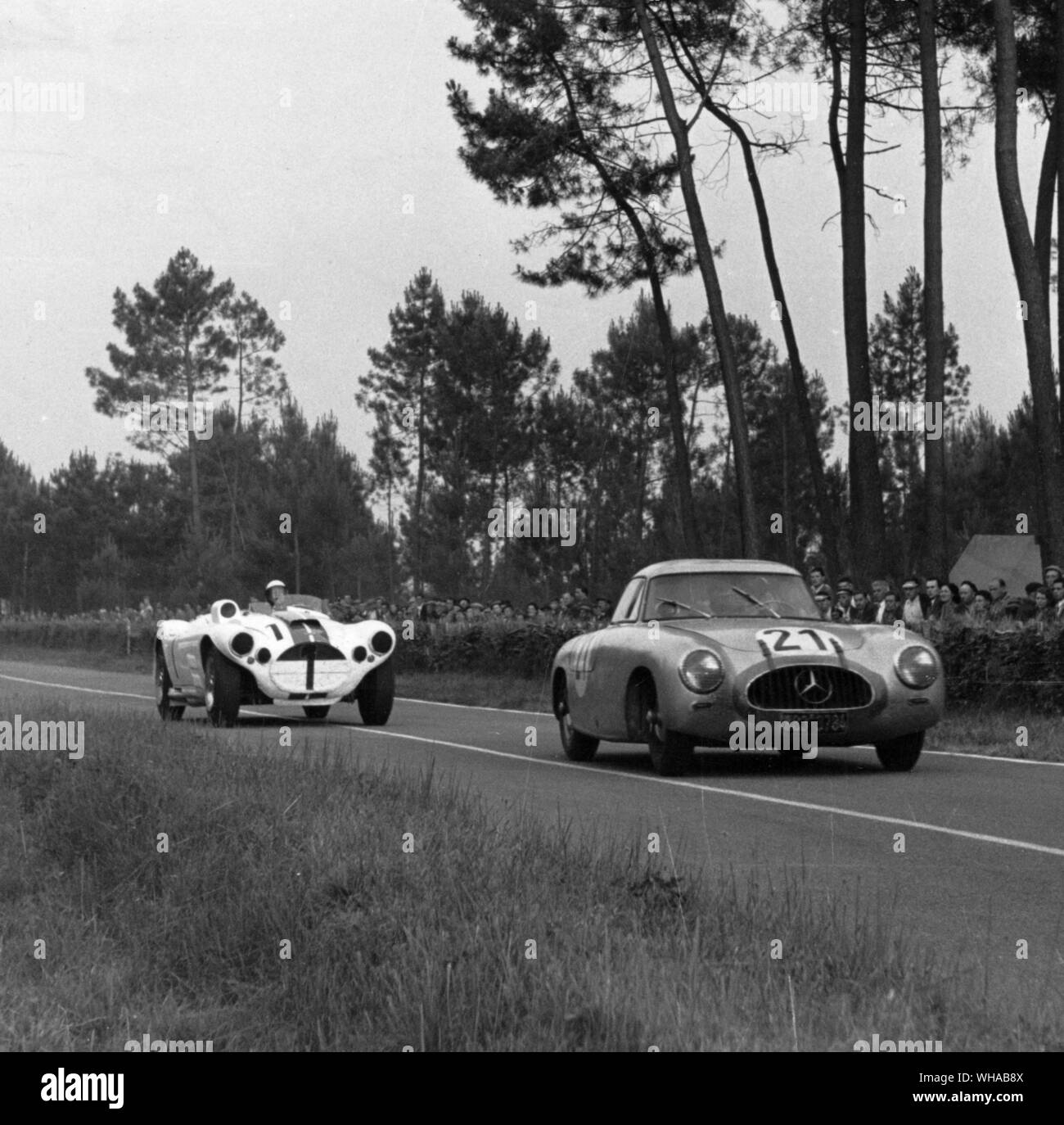 Le Mans 1952. Die gewinnenden Mercedes Benz 300 SL führenden Briggs Cunninghams Cunningham die beendet 4. Stockfoto