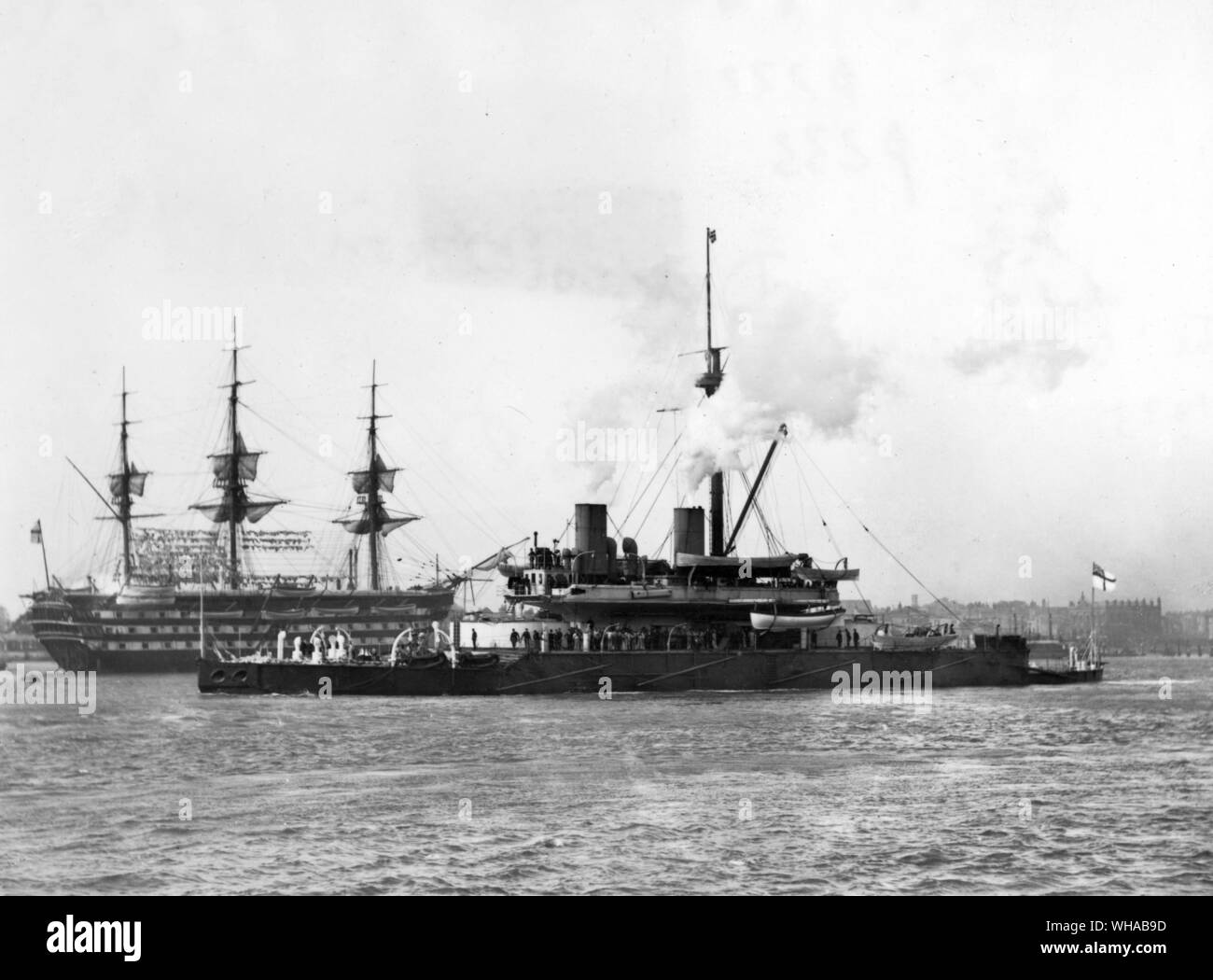 Die Verwüstung. 1873. Erste Meer mastless Schiff gesehen, vorbei an den alten 3 decker Schulschiff Herzog von Wellington Stockfoto