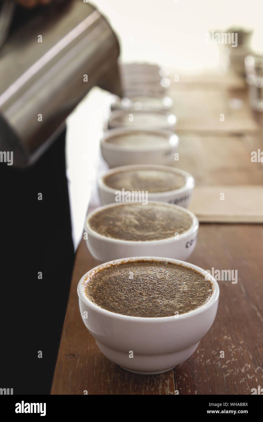 Qualität kaffee -Fotos und -Bildmaterial in hoher Auflösung – Alamy