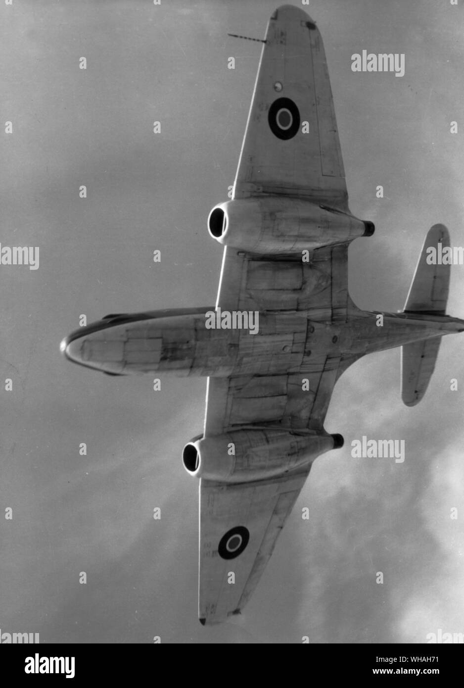 Die RAF "Meteor" katapultiert Jet Fighter. Würmer Blick aus der Meteor im Flug. Erste Jet Service der RAF im Juli 1944 eingeben und die einzige Alliierte Jet fighter operativ während des zweiten Weltkriegs verwendet werden Stockfoto