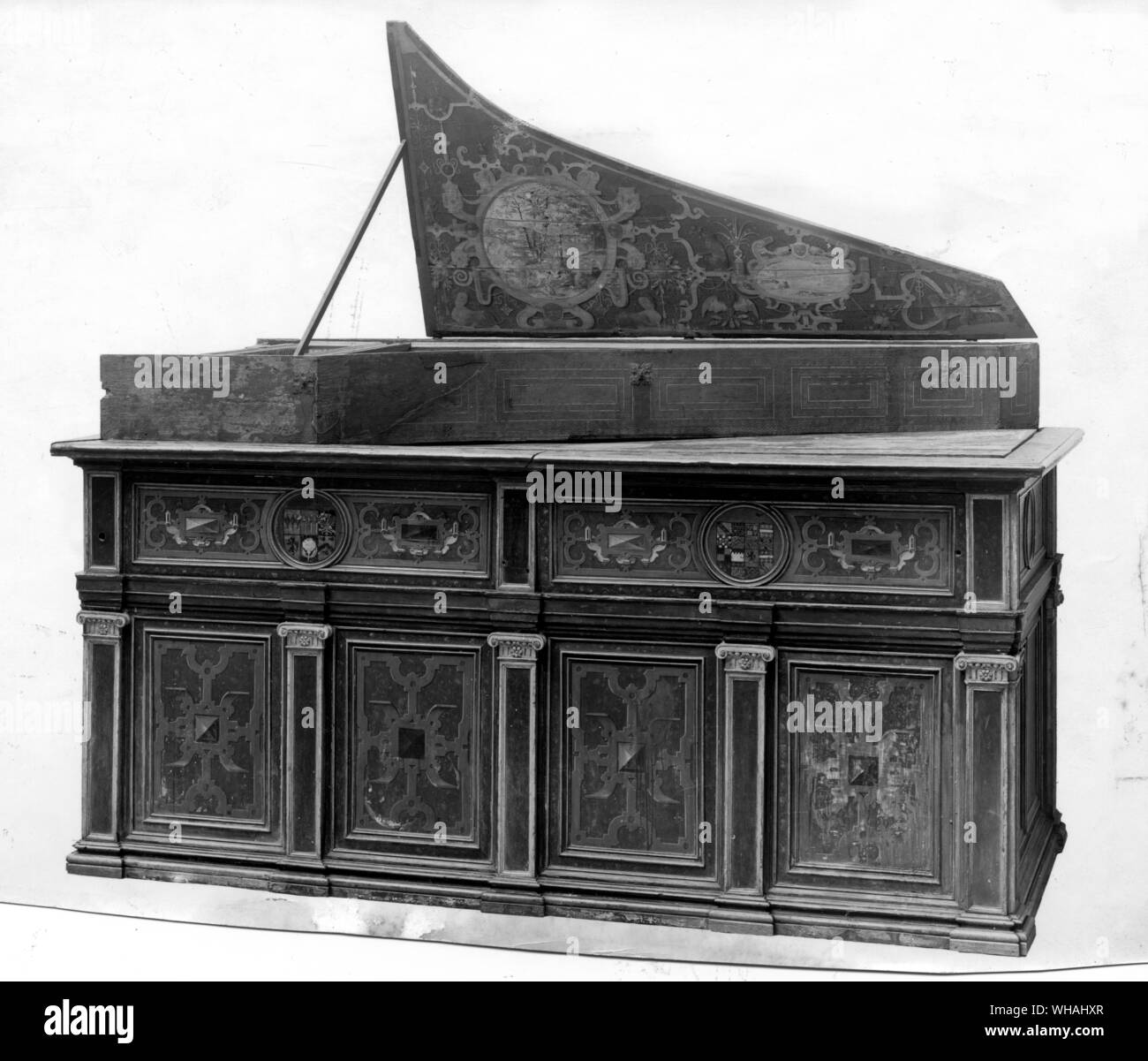 Kombinierte Orgel und Cembalo Englisch 1579. Von Ludovic Theewes gemacht. Beide Instrumente sind von der gleichen Tastatur gesteuert wird Stockfoto