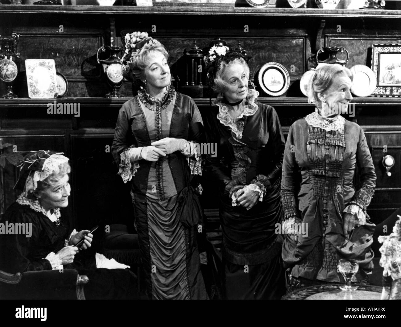 Nach rechts Fay Compton als Tante Ann, Fanny Rowe als Emily, Nora Swinburne als Tante Hester und Nora Nicholson als Tante Juley in der forsyte Saga. 1966 Stockfoto