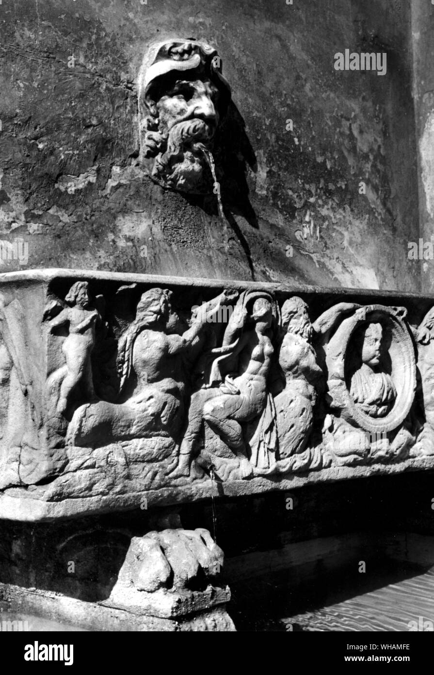 Sarkophag Brunnen in der Via Bocca di Leone Stockfoto