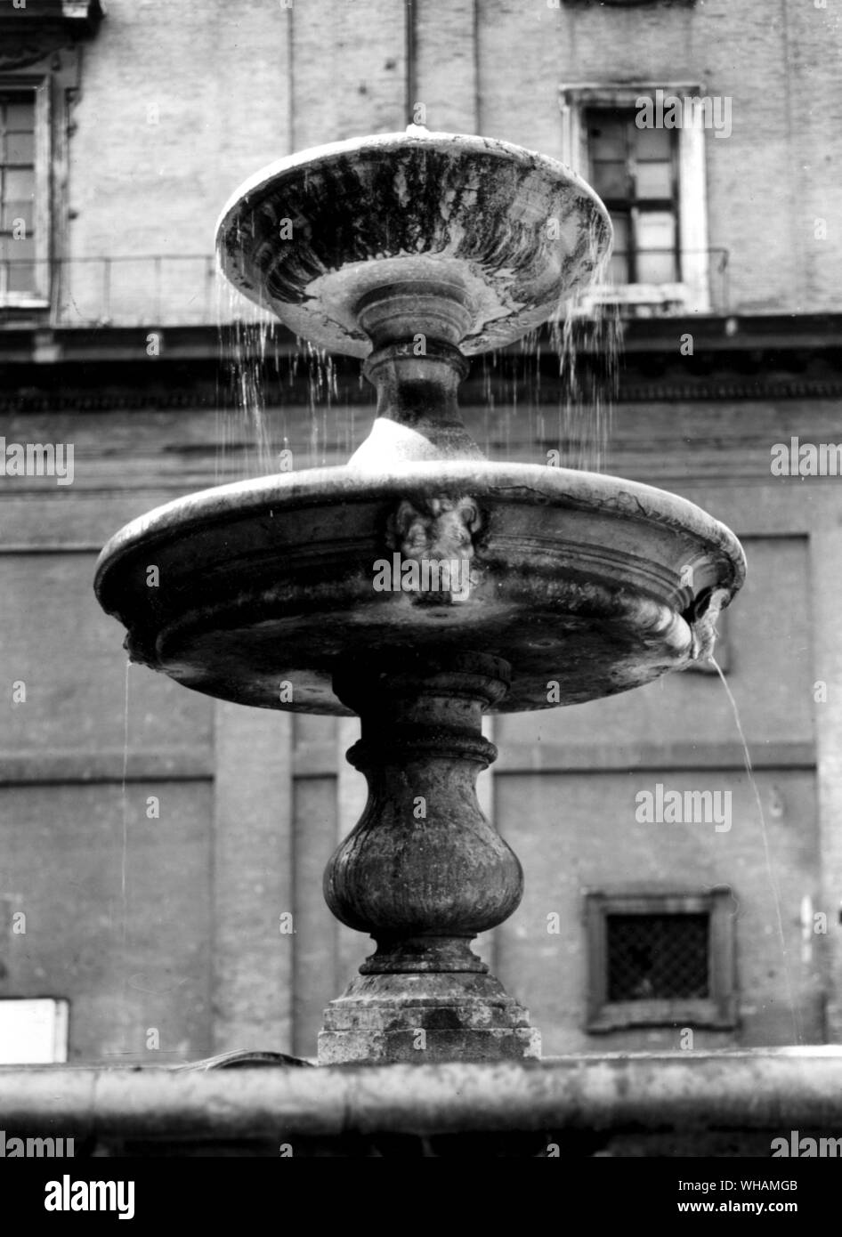 Brunnen der Piazza Madonna dei Monti am Morgen Stockfoto