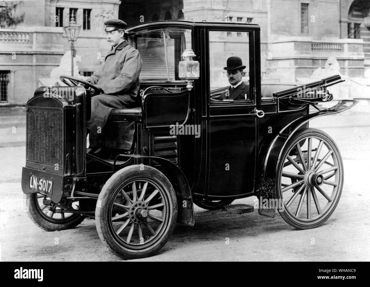 1907. Pullcar 15 ps Frontantrieb. landaulette. JS Critchley im Beifahrersitz. . Stockfoto