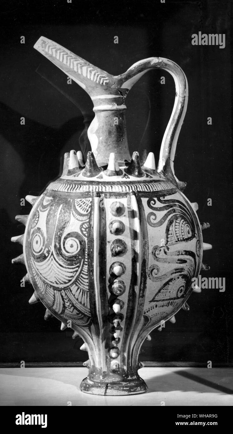 Wahrscheinlich ein Ritual Schiff mit stilisierten Nautilus und Papyrus Designs in Rot Braun auf festem gemalt. c 1400 v. Chr. Stockfoto