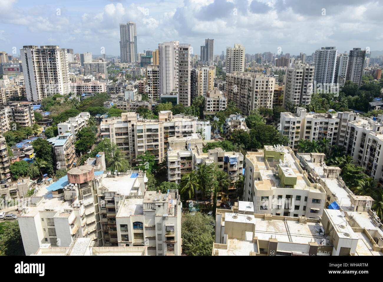 Indien, Mumbai, Wolkenkratzer im Vorort Goregoan Stockfoto