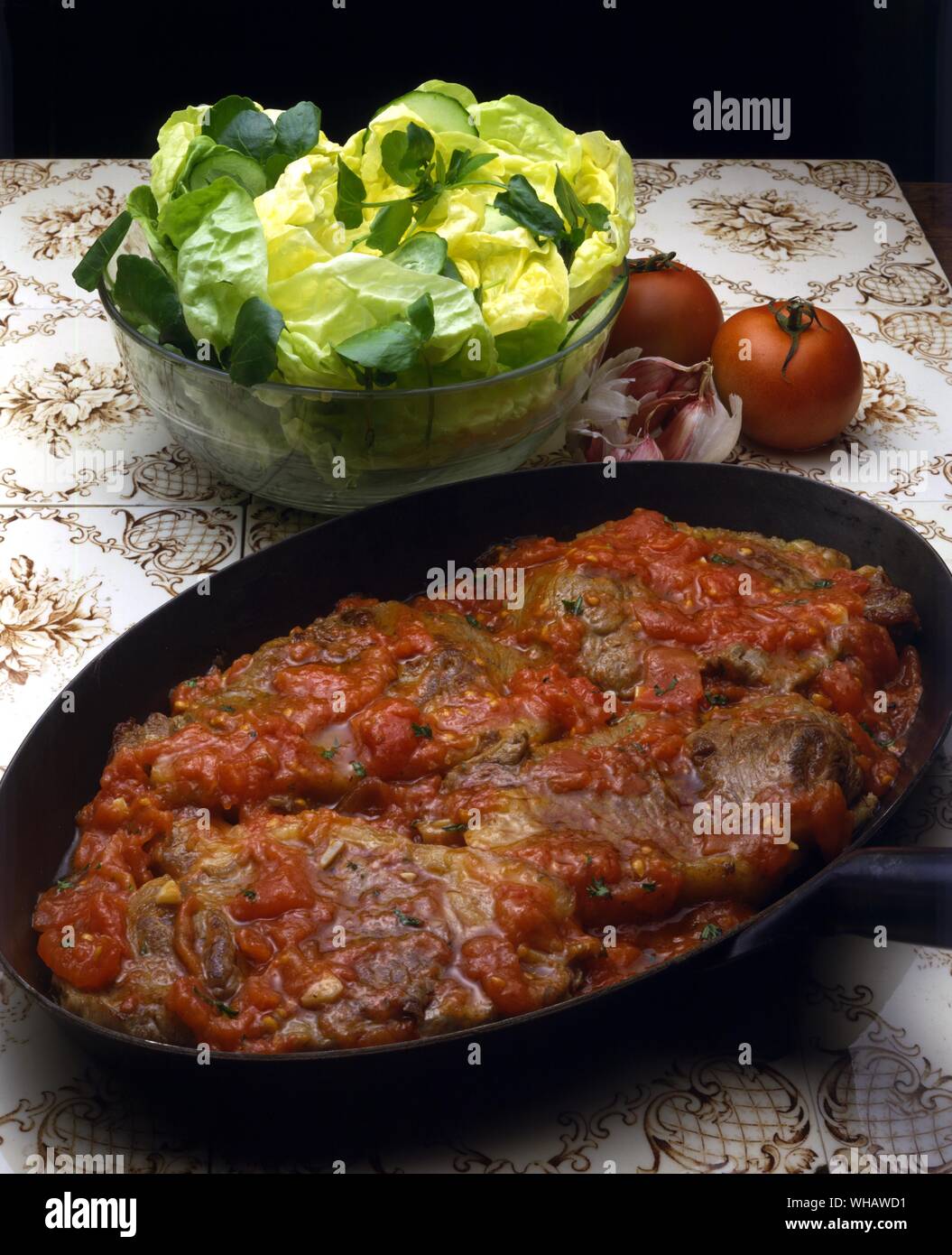 Italienische Küche von Robin Howe. . Bistecca alla Pizzaiola.. Steak in der neapolitanischen Tomatensauce. Stockfoto