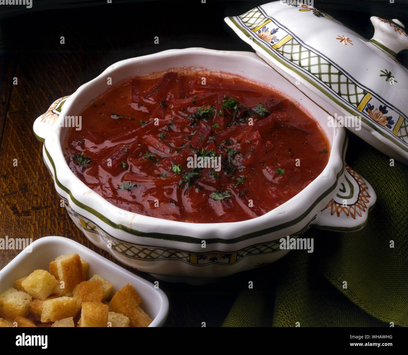 Französische Rezepte. . Potage De Betterave.. Rote-bete-Suppe. Stockfoto