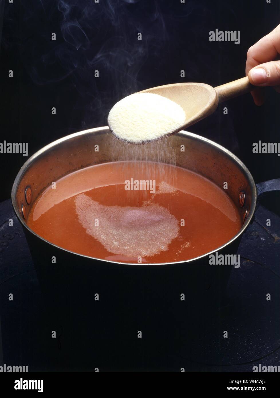 Französische Küche von Eileen Reece.. . Potage Aux Tomate.. Frische Tomatensuppe. Stockfoto