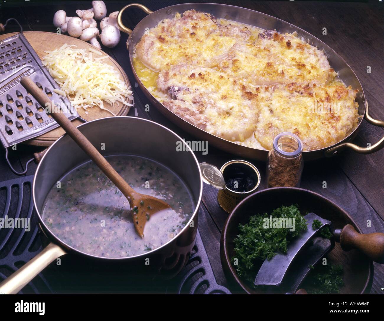 Cotes de veau à la Sauce Foyot Perigueux. kalbskoteletts. Stockfoto