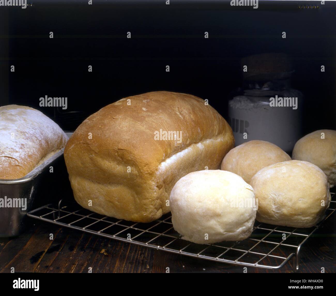 Weißes Brot und Brötchen Stockfoto