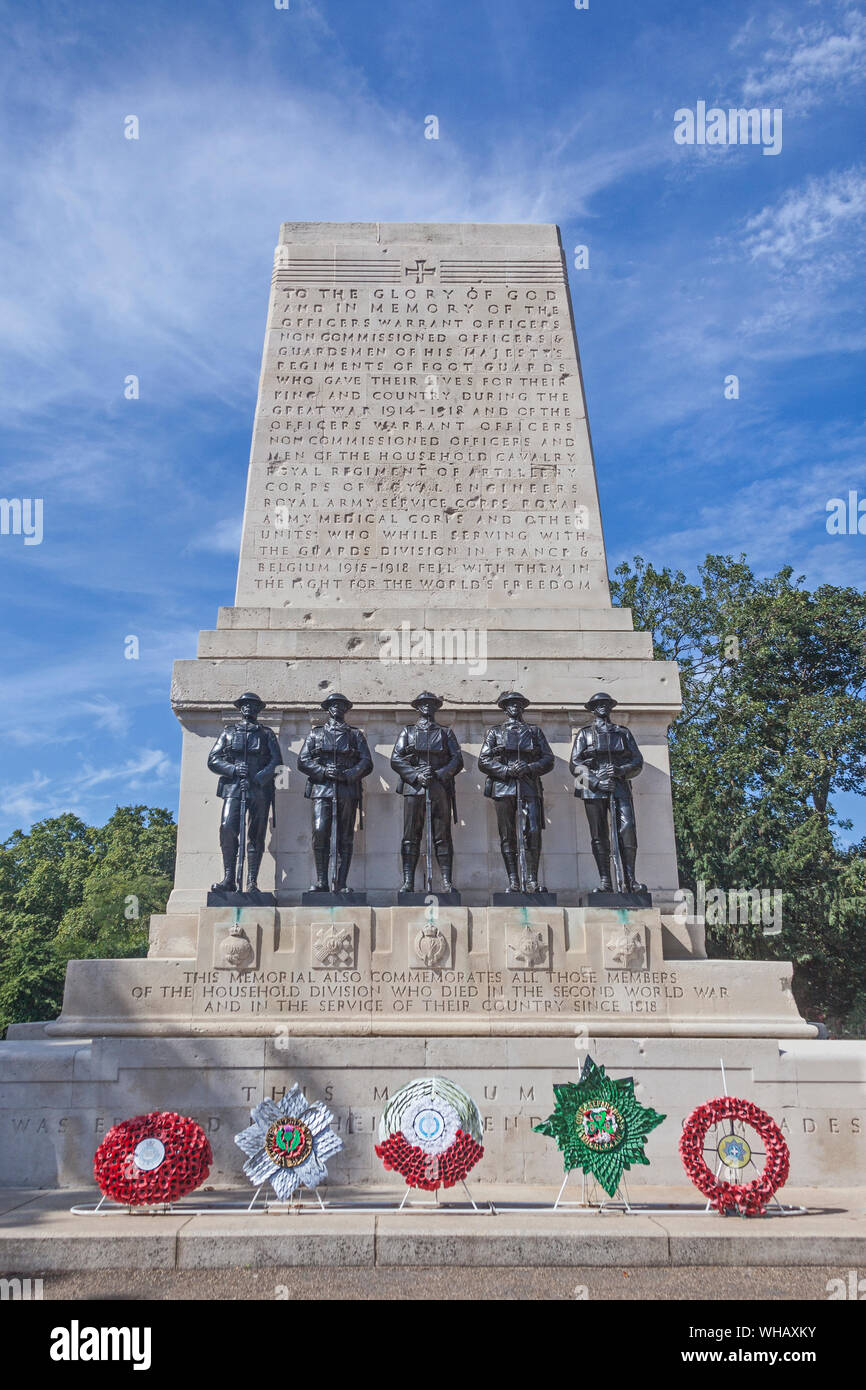 London, Westminster. Die Wachen Memorial in Horse Guards Road, mit Blick auf Horse Guards Parade. Stockfoto