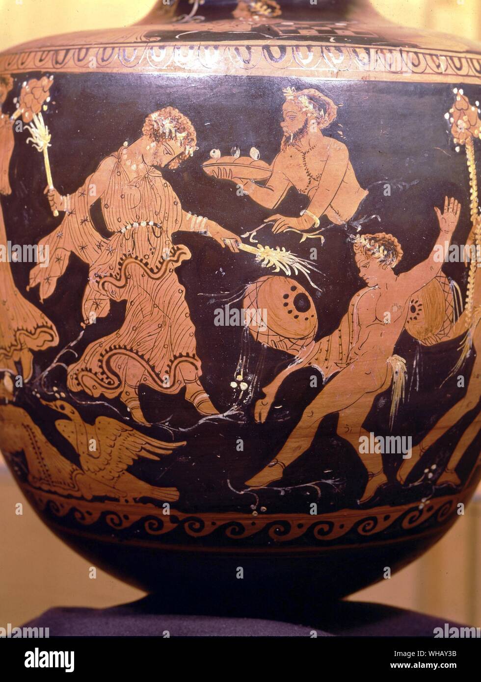 Dionysische schwelgt in Chaos, Vase 380 BC. Männer von Athen von Rex Warner, Seite 188. Stockfoto