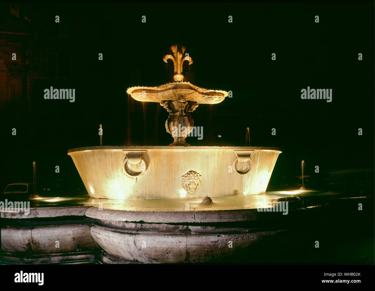 Die Gewässer von Rom durch H. v. Morton. Piazza Farnese Brunnen, Rom - eines der römischen Badewannen. . Stockfoto