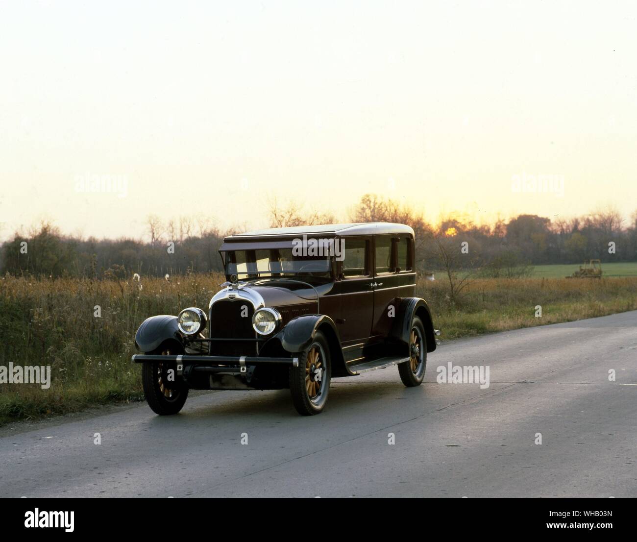 Verkehr Straße 1927. Auburn6-66 wunderbare Limousine Stockfoto