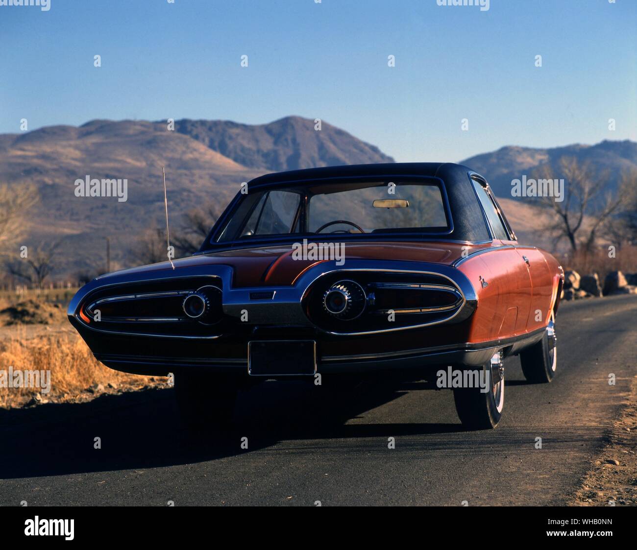 1963 Chrysler Turbine experimentelle Motor: Turbine HP 130 Körper von Ghia von Italien. 50 von Ghia. Zu ausgewählten Mitgliedern der öffentlichen unter normalen Bedingungen zu fahren. Nachdem Chrysler ausgewertet hatten alle aber fünf zerstört wurden. Stockfoto