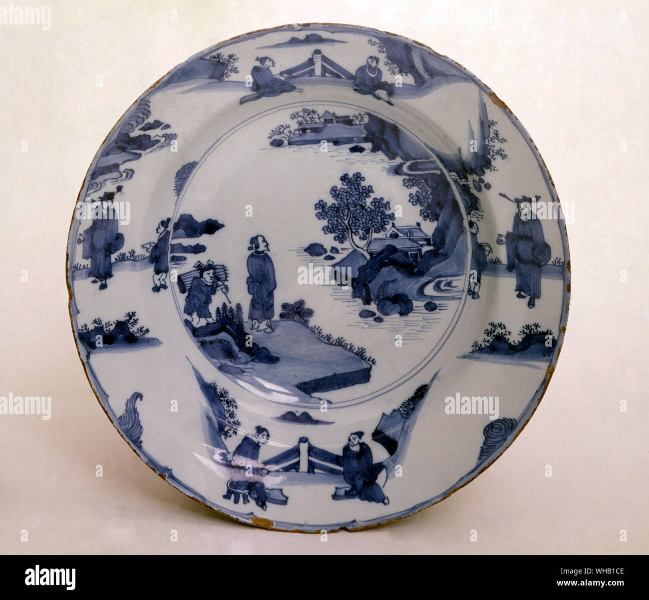 Blaue und weiße Schale mit chinoiserie Dekoration, Frankfurt.. Victoria & Albert Museum, London. Stockfoto