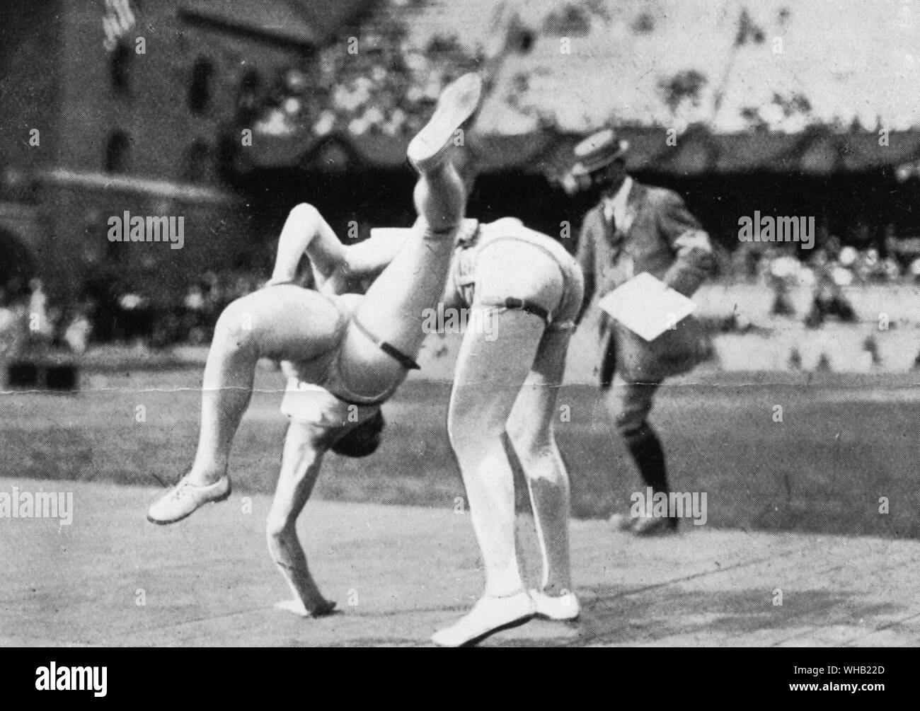 Stockholm 1912 Olympische Spiele. Eine Demonstration von glima Wrestling. Glima Wrestling ist noch in Skandinavien heute geübt und es wird geglaubt, dass es fast von der Wikingerzeit unverändert ist. Die Olympischen Spiele Seite 75. Stockfoto