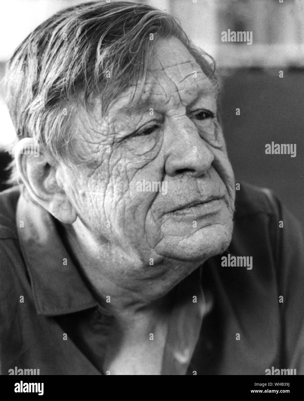 W H Auden. Wystan Hugh Auden (1907-1973) war ein englischer Dichter und Kritiker, der als einer der einflussreichsten und wichtigsten Schriftsteller des 20. Jahrhunderts. Er verbrachte den ersten Teil seines Lebens im Vereinigten Königreich, sondern wanderte in die Vereinigten Staaten im Jahr 1939, ein US-Bürger im Jahr 1946. . Stockfoto