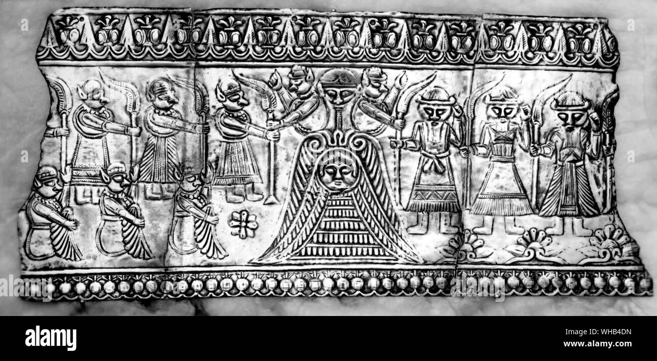 Persisch (luristan) 1200-900 v. Chr. Pektorale (Silber) - oder gorget, ursprünglich ein Stahl Halsband entworfen, um die Kehle zu schützen. Stockfoto
