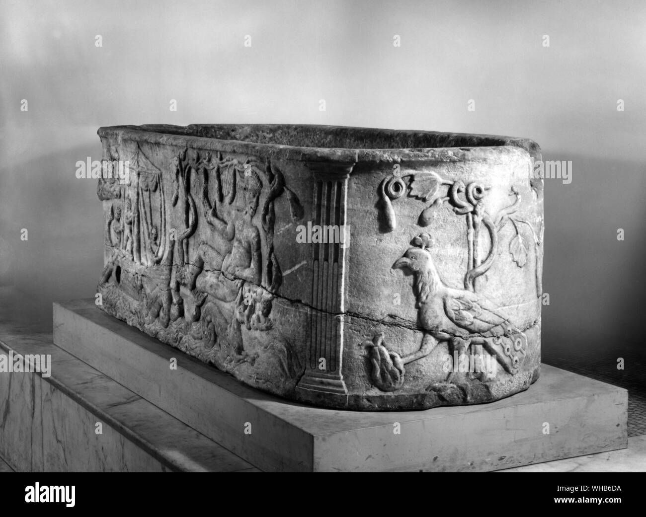Die frühen Christlichen Sarkophag mit klassischen Motiven. Stockfoto