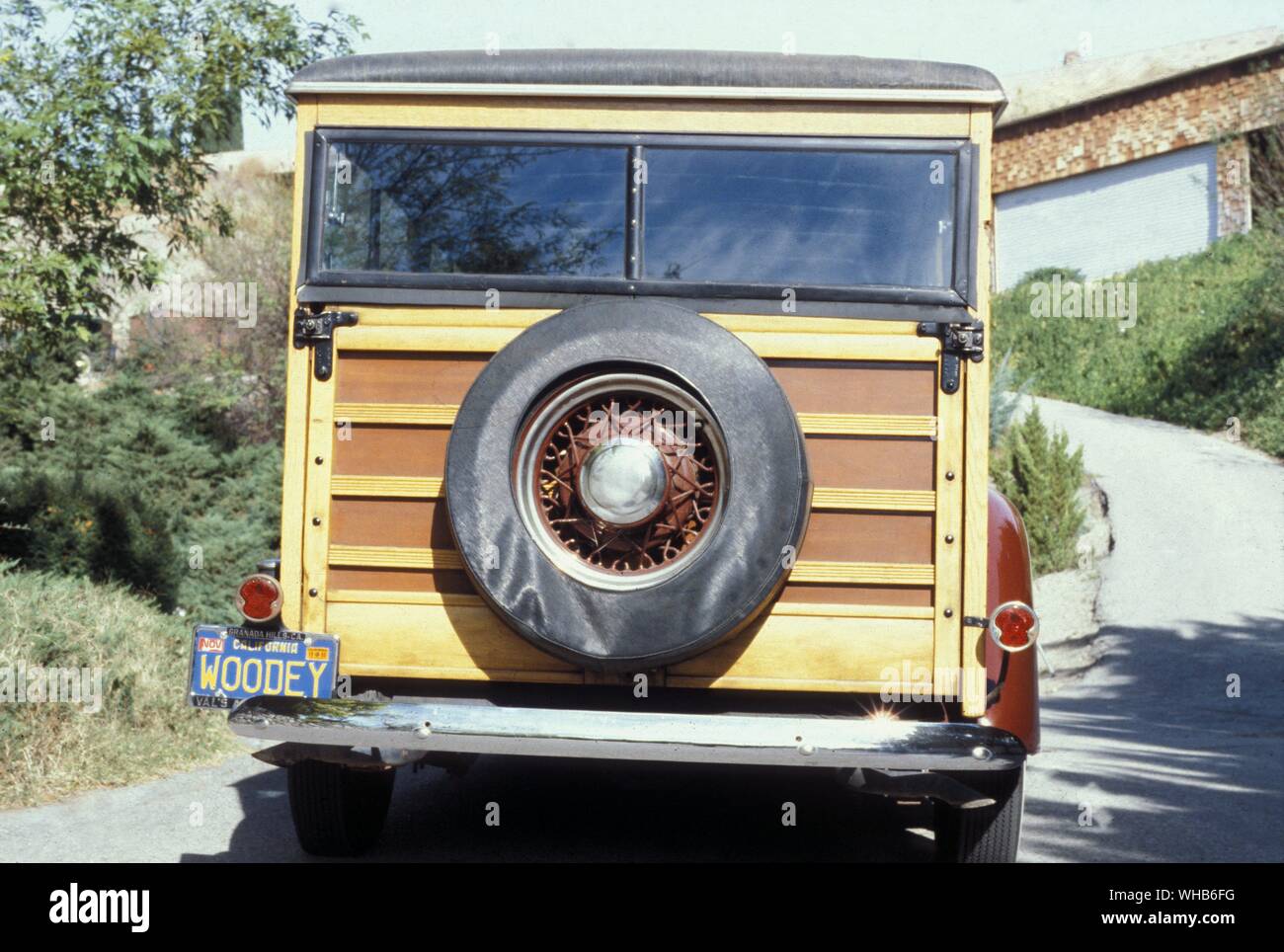 Verkehr Straße 1937. Ford Woody Kombi. Stockfoto