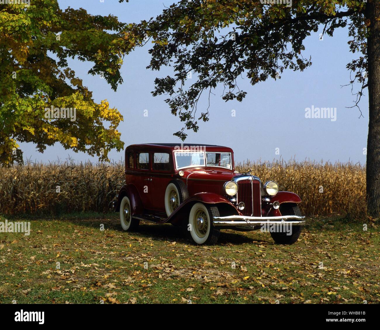 Verkehr Straße 1932. Auburn Chrysler Imperial Sedan. . Stockfoto