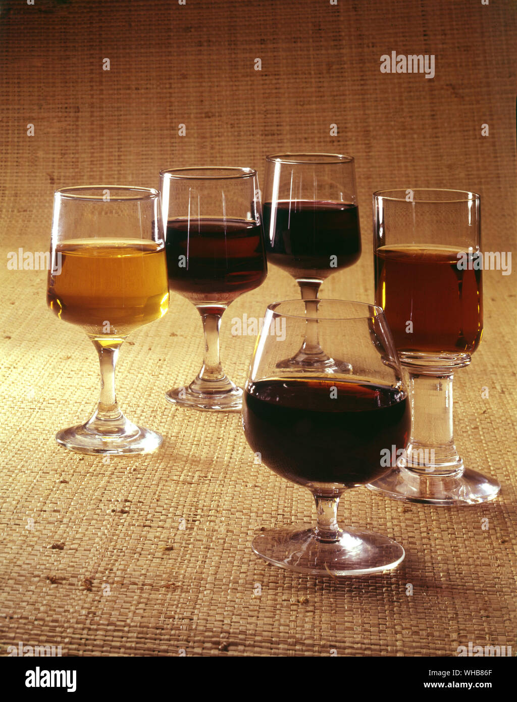 Alkohol alkoholisch -Fotos und -Bildmaterial in hoher Auflösung – Alamy