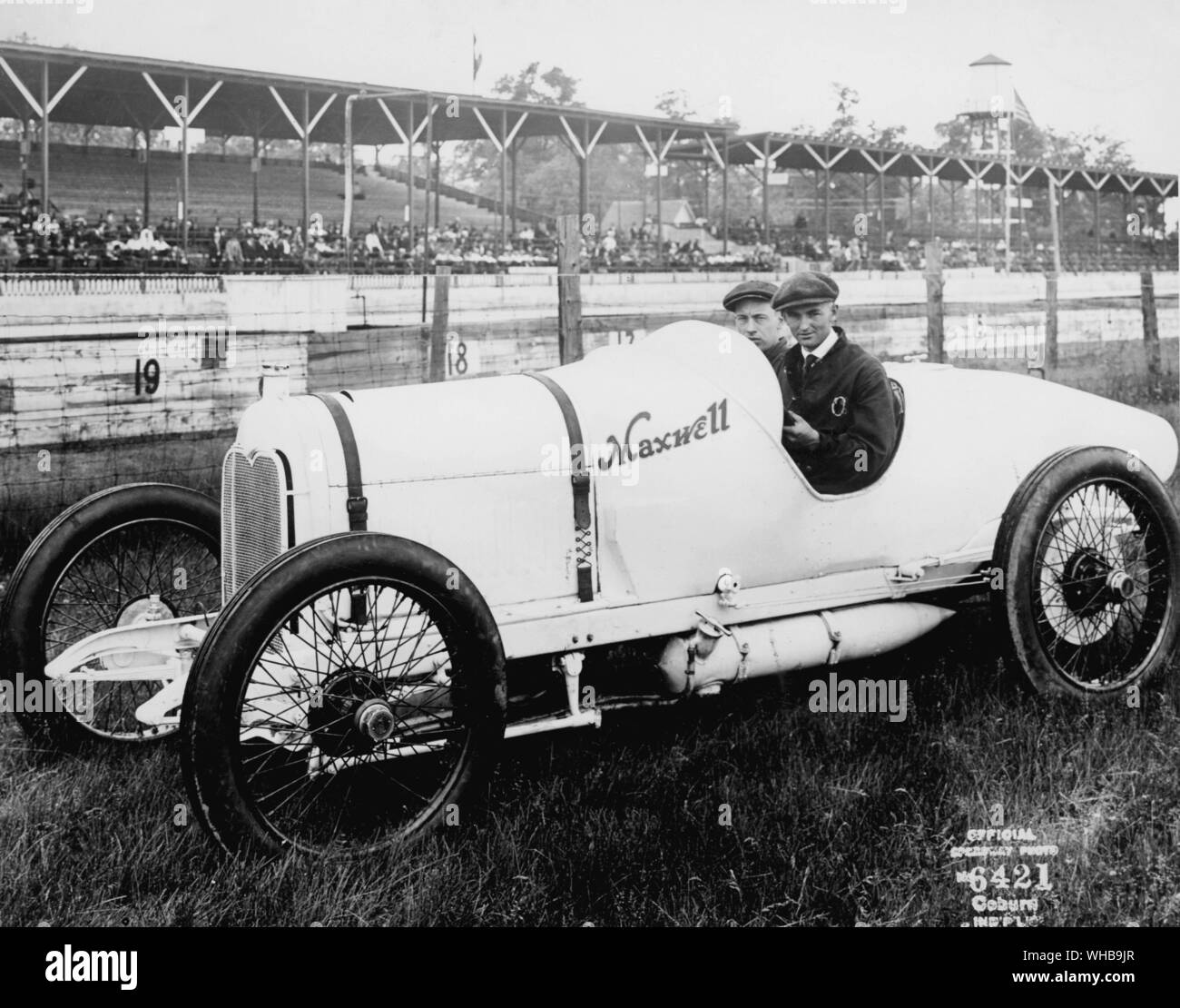 Peter Henderson in einem 1916 Maxwell auf dem Indianapolis Motor Speedway, Indiana, USA. Alle racing wurde 1916 - 1917 wegen des Ersten Weltkriegs gestoppt Stockfoto