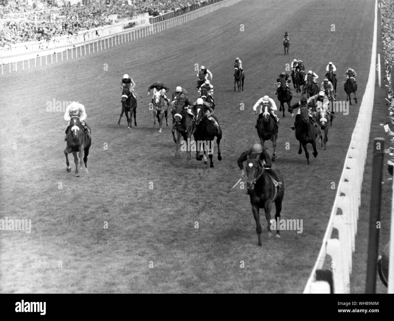 Die Oberfläche des Derby 1967, Royal Palace, G Moore bis extrem rechts. zweite Ribocco, Lester Piggot (nicht im Bild). dritten Dart Board, ein Breasley bis extremen Linken gewonnen. Vom 7. Juli 1967 Stockfoto