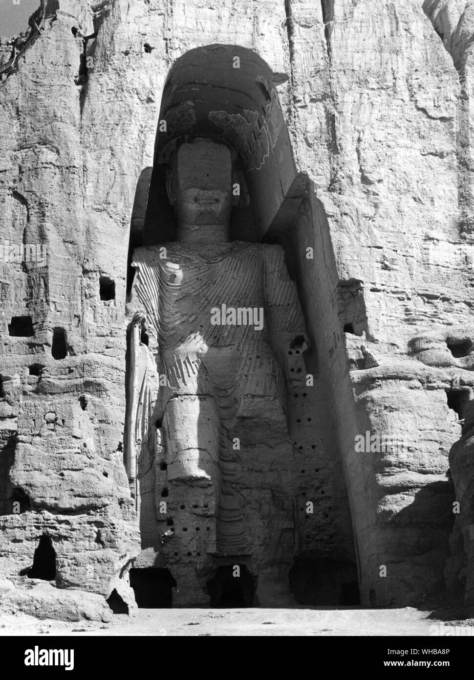 Der größere der beiden riesigen Buddhas von Bamiyan in Afghanistan besucht durch das Hsuan-tsang Stockfoto