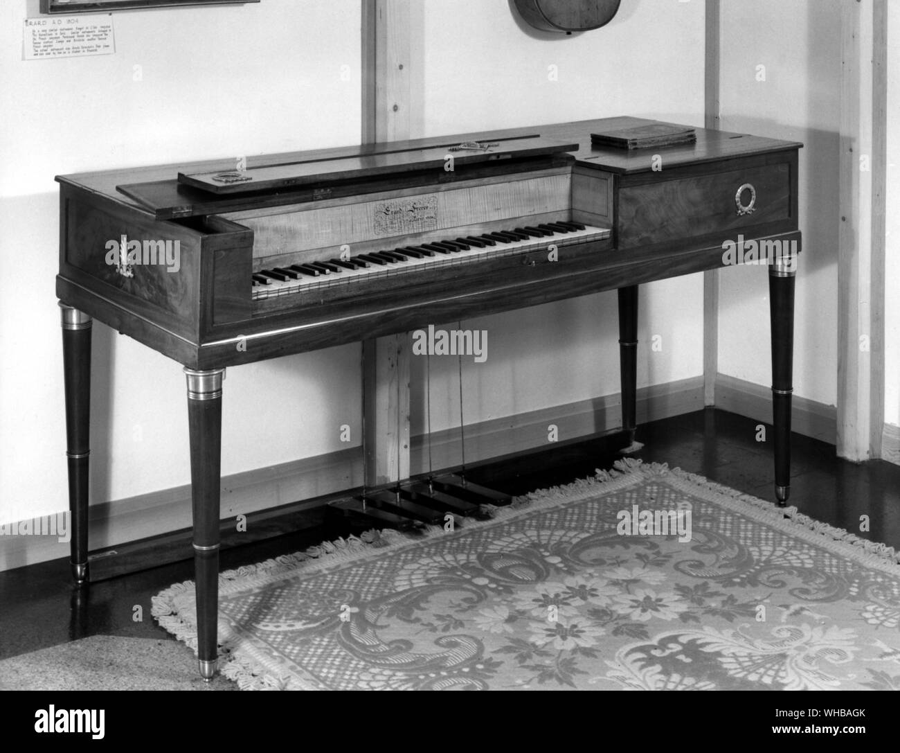 Square Klavier 1804 von Erard fünfeinhalb Oktaven. Länge 64 1/2 Zoll oder 163,8 cm Breite 24 cm oder 60,9 cm. Die Colt Cavier Sammlung Bethersden Kent Stockfoto