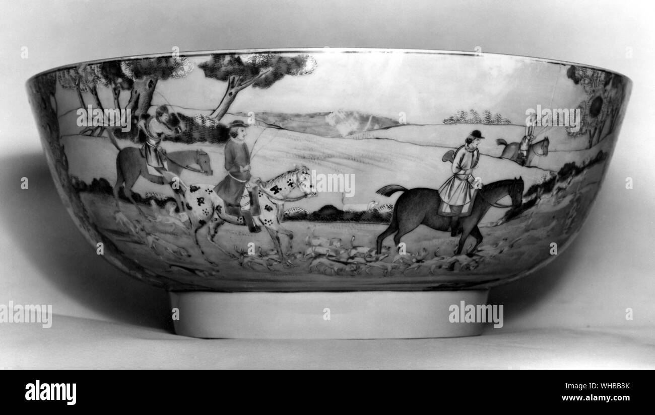 Malte Punch Bowl mit einer Fuchsjagd in voller Weinen, Ende des 18. Jahrhunderts. Durchmesser 13cm oder 35 cm. Früher Grafen de Bondy Sammlung, Paris Stockfoto