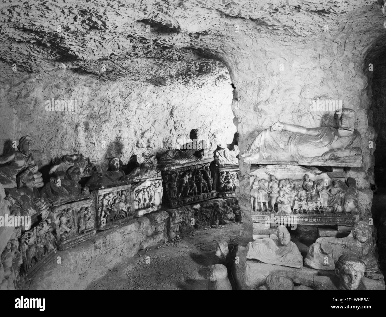 Etruskischen Grab mit Reliefs und Statuen aus dem antiken Gräbern. Stockfoto