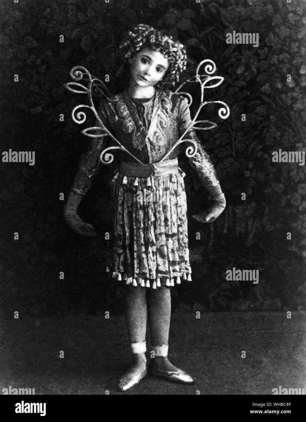 Fee mit vergoldeten Gesicht und golden Dress in A Midsummer Night's Dream Savoy Theater 1914 Stockfoto