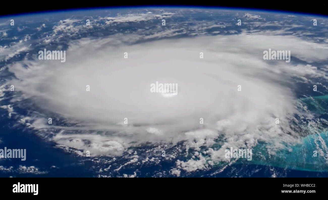 Die NASA die Internationale Raumstation (ISS) Foto des Hurrikans Dorian über den Bahamas am 1. September 2019. Stockfoto