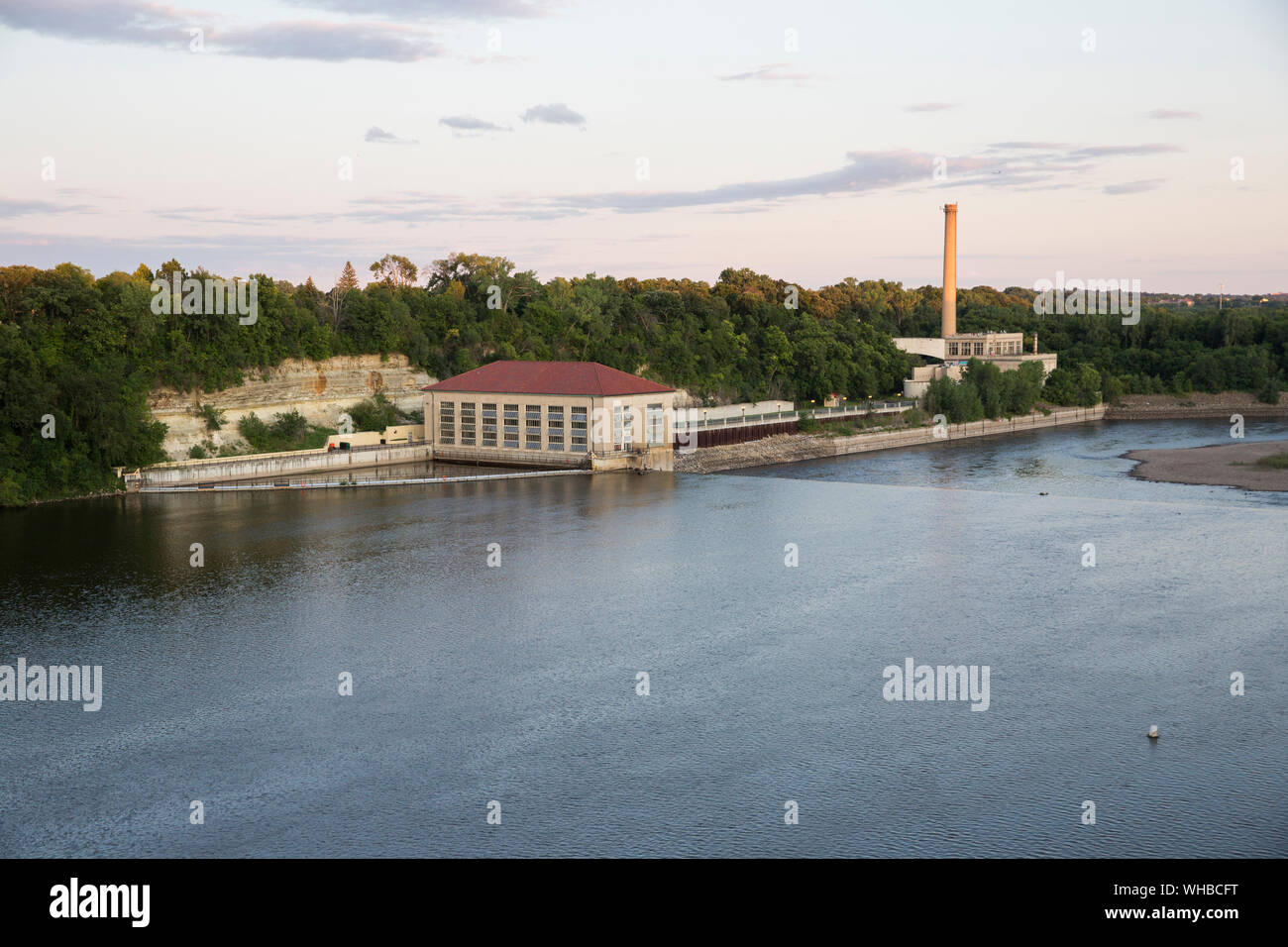 Der alte Ford Automobilwerk Energie Haus und Schornstein entlang den Ufern des oberen Mississippi River in Saint Paul, Minnesota Stockfoto