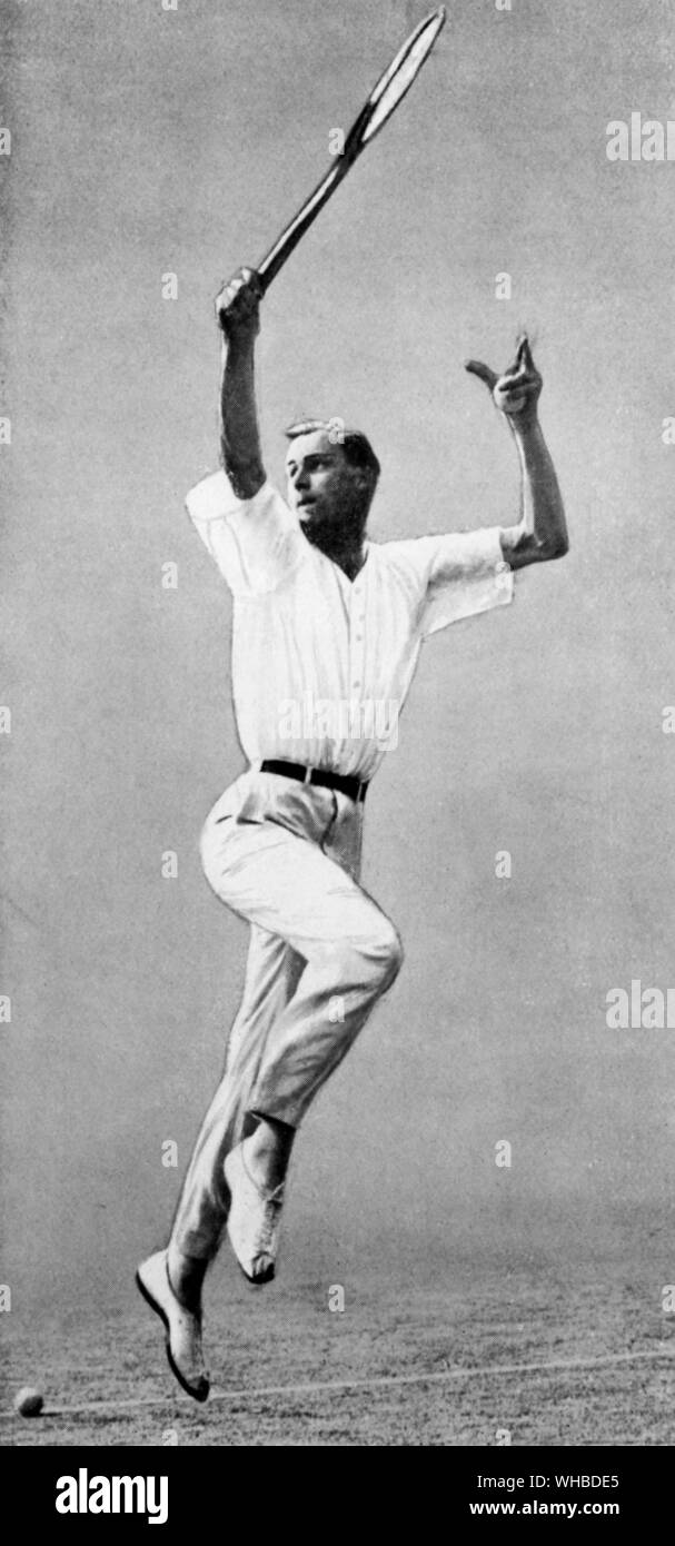 William Tatem Tilden II (Februar 10, 1893 - Juni 5, 1953), häufig auch als Big Bill, war ein US-amerikanischer Tennisspieler, war die Welt Nr. 1 Spieler für 7 Jahre, das letzte Mal, als er 38 Jahre alt war. In Philadelphia, Pennsylvania, zu einer wohlhabenden Familie geboren, er war ein Junior bei der Geburt aber seinen Namen in II, als er Mitte zwanzig war. Stockfoto