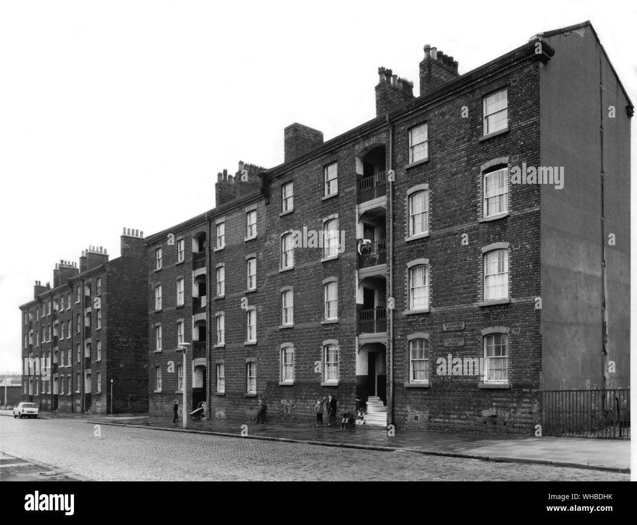 St. Martin's Cottages, Liverpool - Großbritanniens erste Sozialwohnungen, wie sie heute Erscheinen (1983). Stockfoto